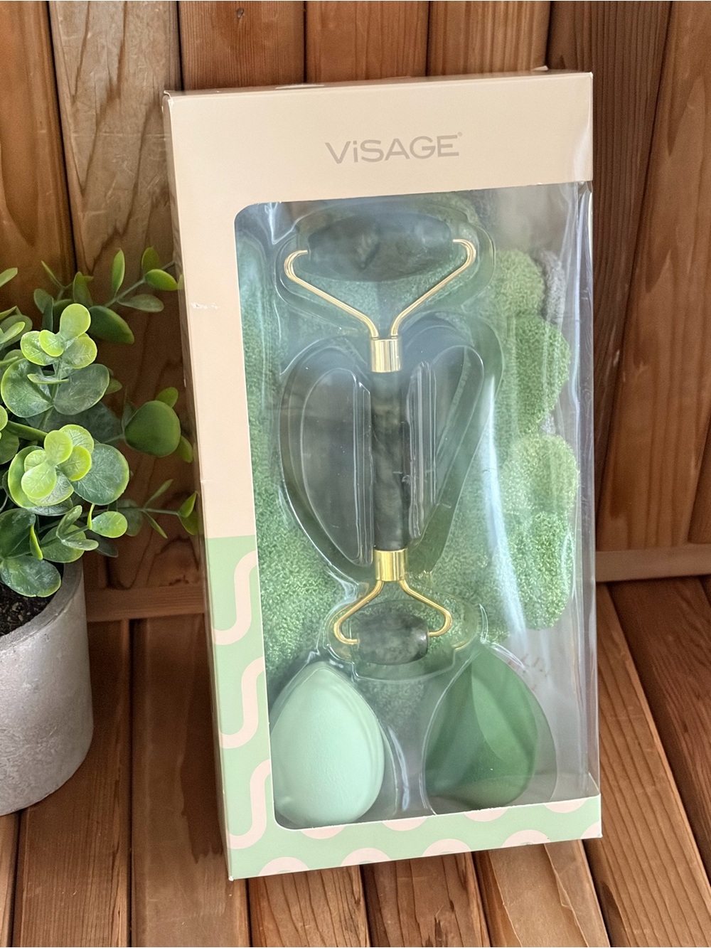 VISAGE 7-Piece Spa Beauty Set Facial Roller Guasha Gloves and Make up Sponges